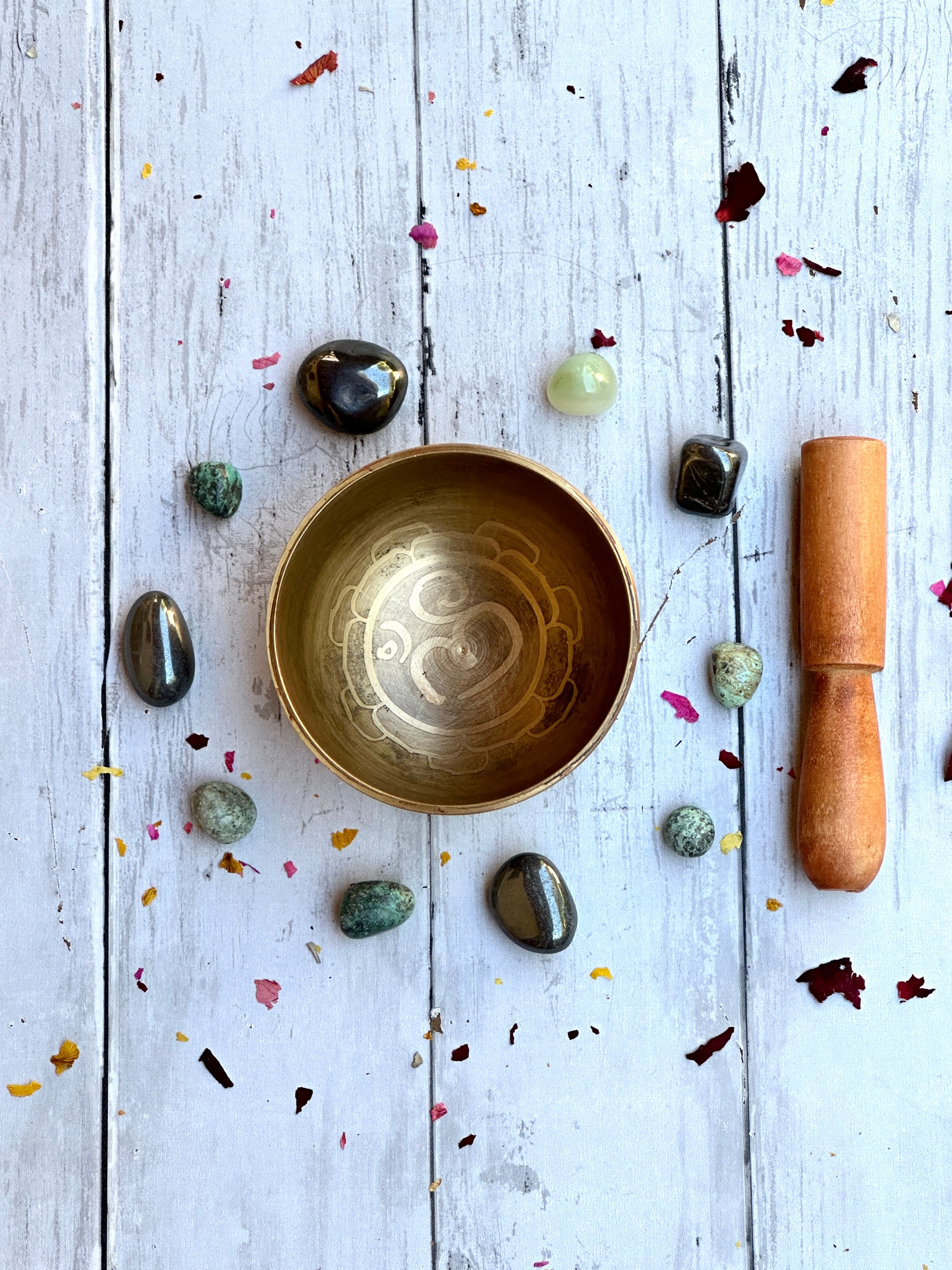 Tibetan Singing Bowl - Om Mani Padme Hum Lotus