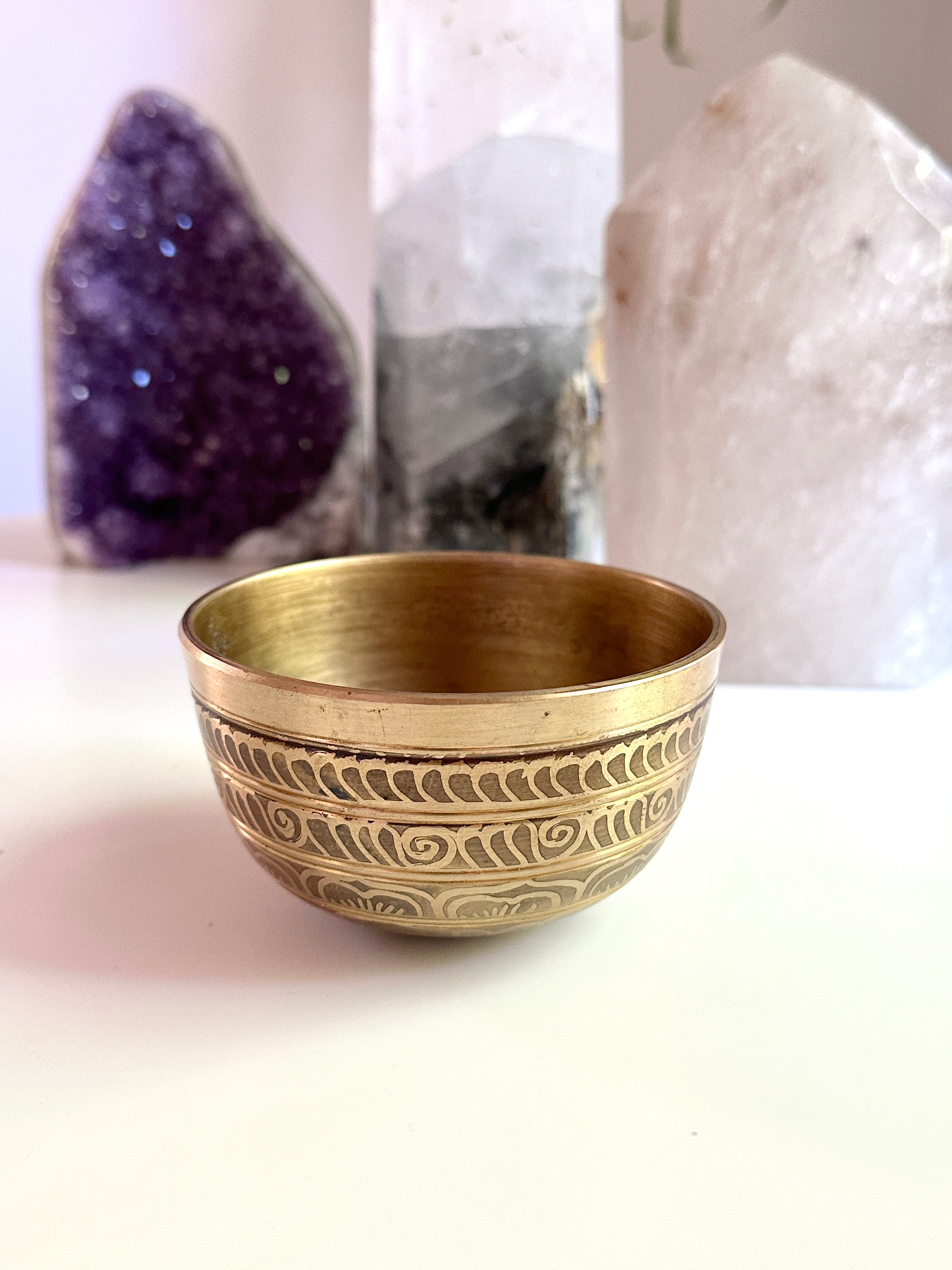 Tibetan Singing Bowl - Om Mani Padme Hum Lotus