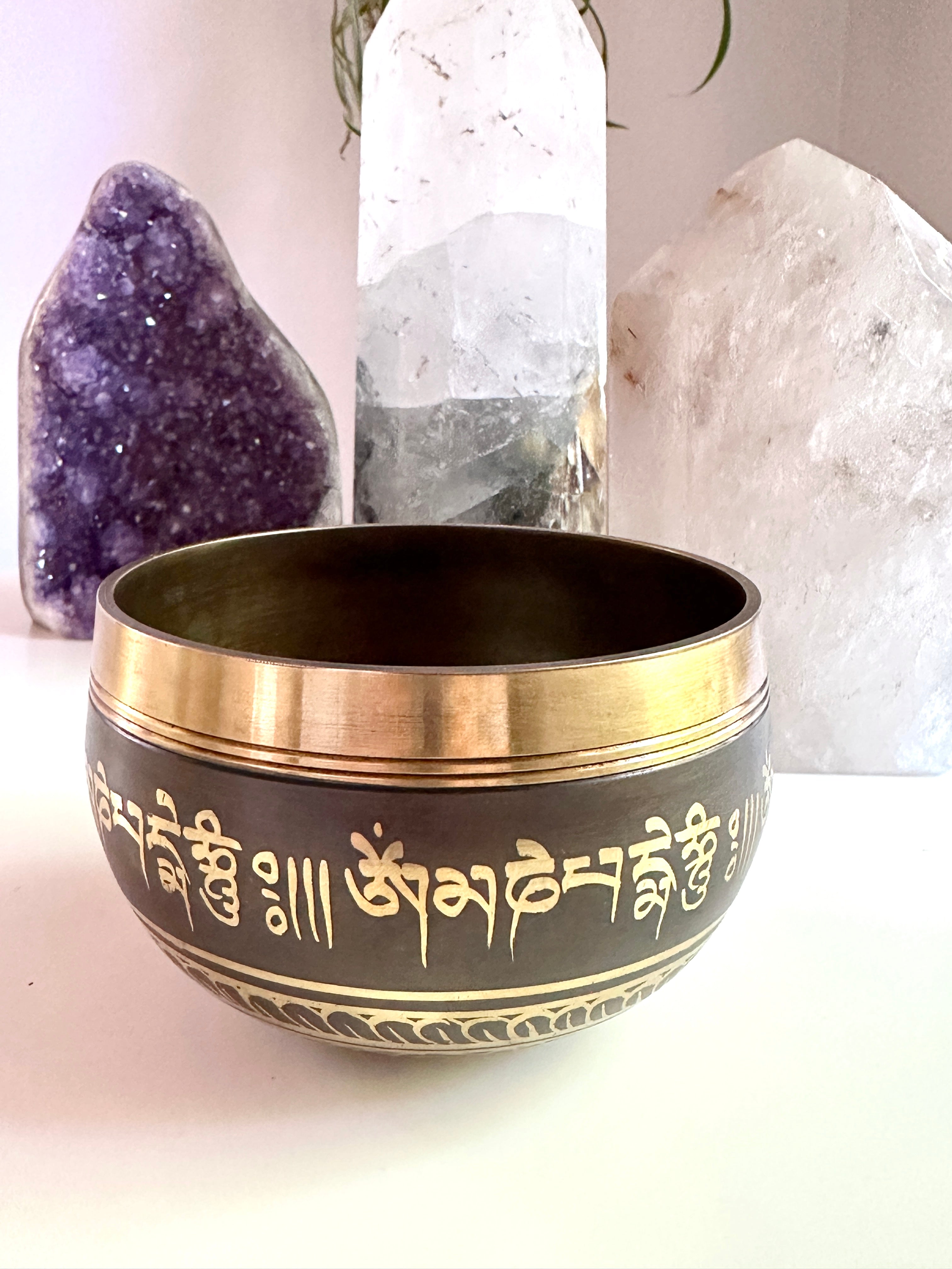 Tibetan Singing Bowl - Om Mani Padme Hum